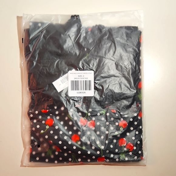 ❤️NWT VINTAGE TORRID LINGERIE WIRELESS BABYDOLL CHEMISE CHERRY PRINT STRAPPY - Picture 3 of 14